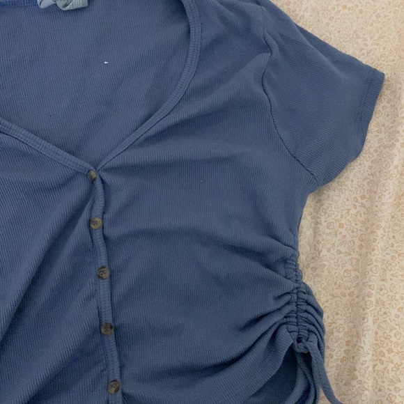 Sky and sparrow: blue cinched sides crop top - Picture 2 of 4